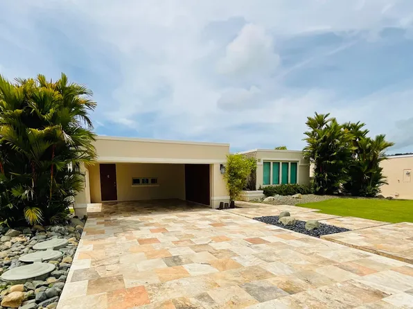 27 Palmas Reales, Humacao, PR 00791