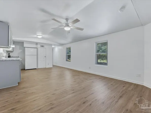 5473 Bluebird St, Milton, FL 32583