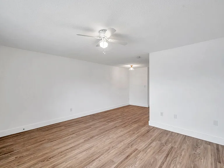 2366 Shelley St #14 — Photo 12