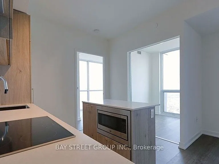 1 Yorkville Ave #4008 — Photo 9