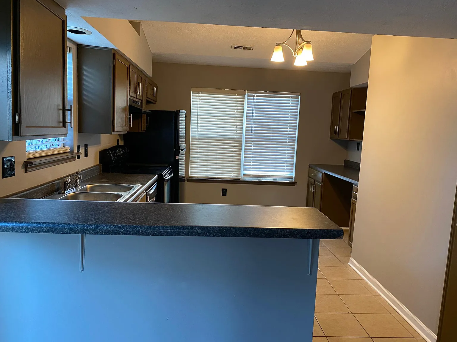 3 bed, 2.5 bath, 1540 sqft, $1,950 — Photo 3