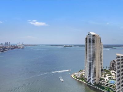 325 Biscayne Blvd #4126, Miami, FL, 33131