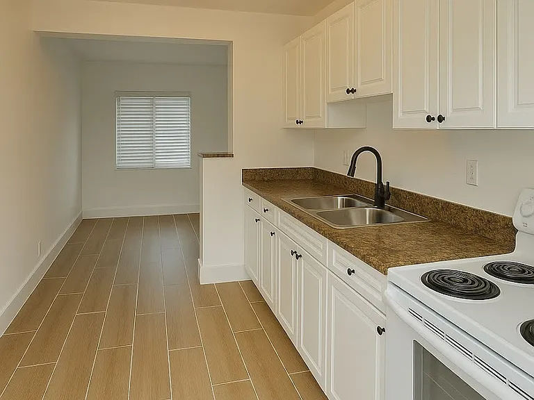 1600 Center St #B1 — Photo 2