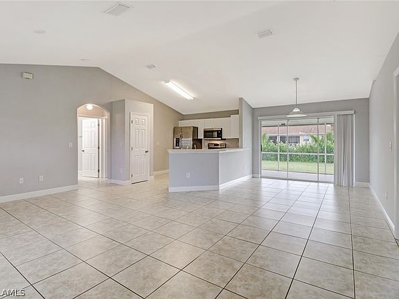 4th image of 2803 Nadine Ln