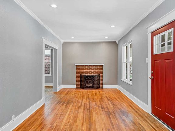 4th image of 2248 Yale Ave