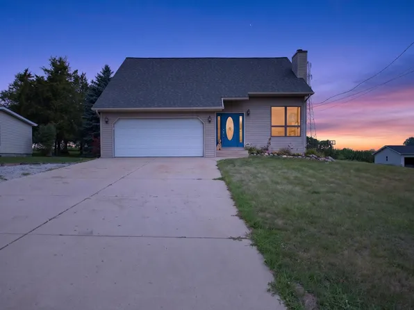268 Somerset Dr, Cement City, MI 49230