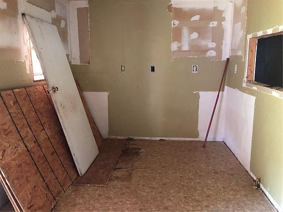 4th image of 313 Woodard St