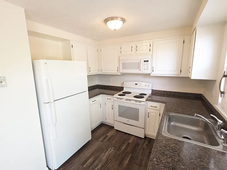 1390 David Ln — Photo 13