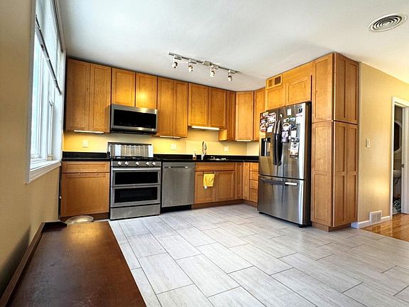 5th image of 4035 N Keystone Ave APT G