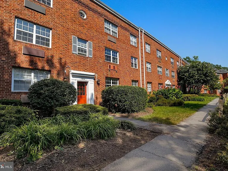 1612 W Abingdon Dr — Photo 4