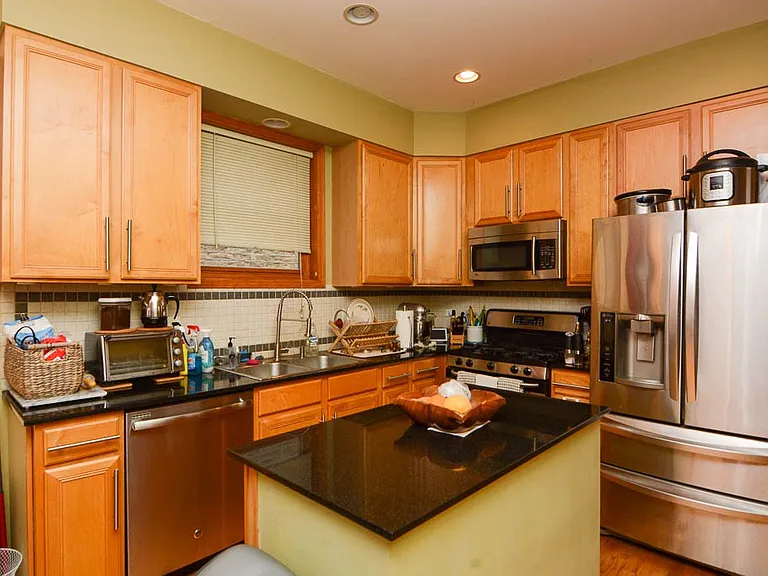 1720 W Augusta Blvd #3 — Photo 2
