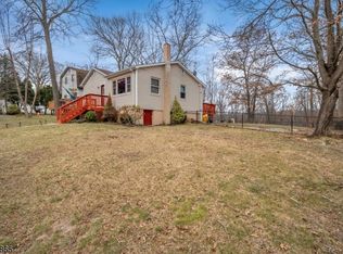 56 Rollins Trl, Hopatcong, NJ 07843