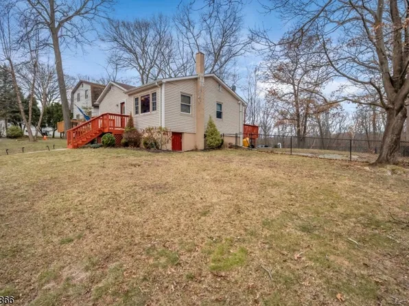 56 Rollins Trl, Hopatcong Boro, NJ 07843