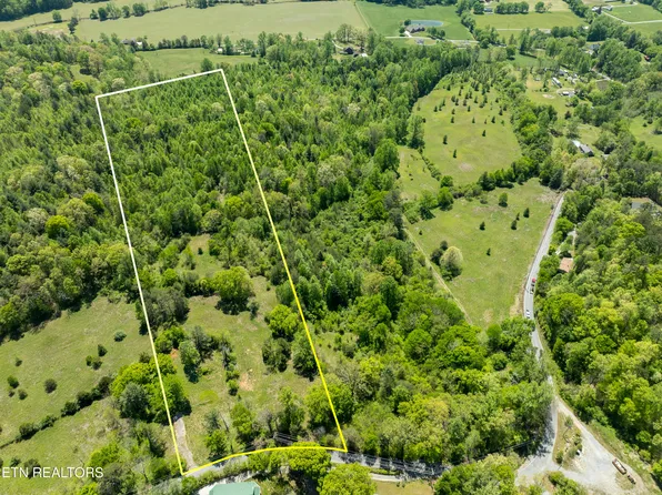 524 E Millers Cove Rd, Walland, TN 37886
