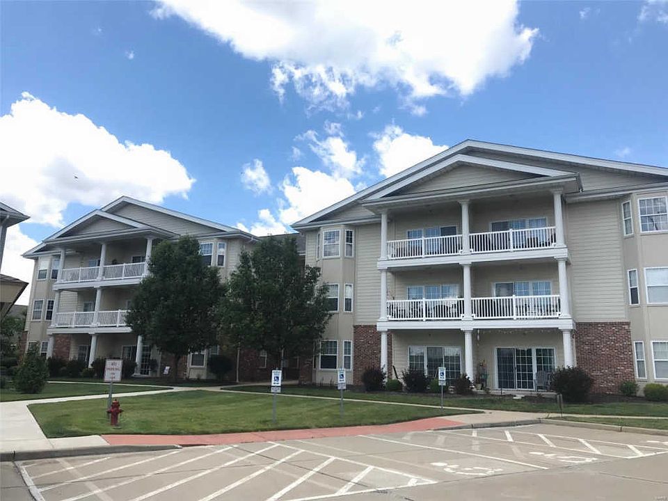 2nd image of 128 Saint James Ct
