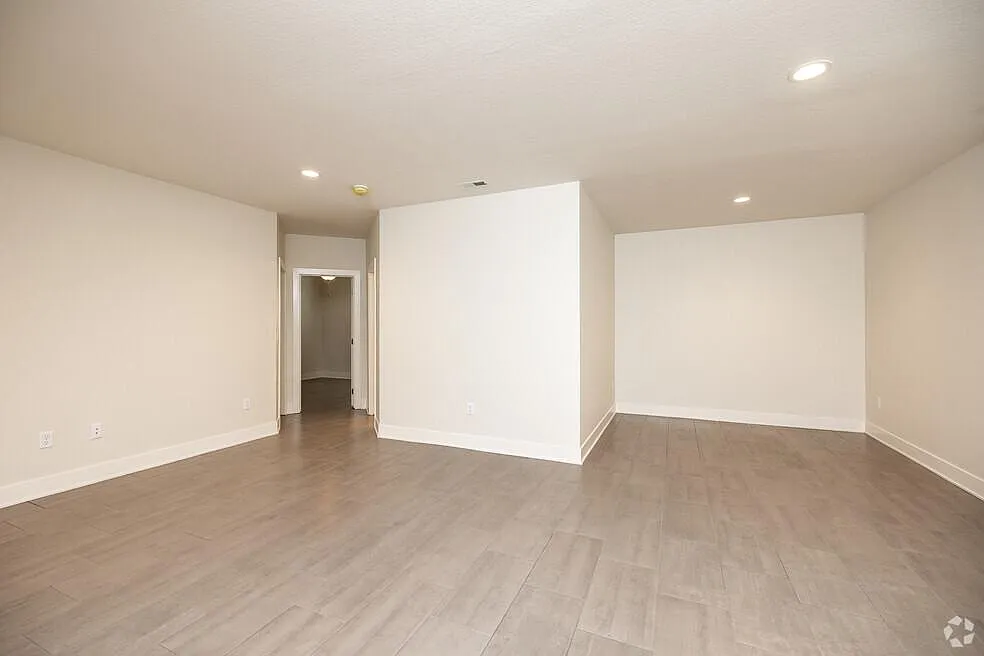 Platinum Pointe — Photo 4