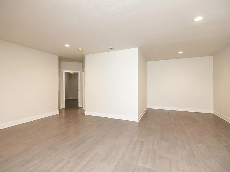 Platinum Pointe — Photo 4