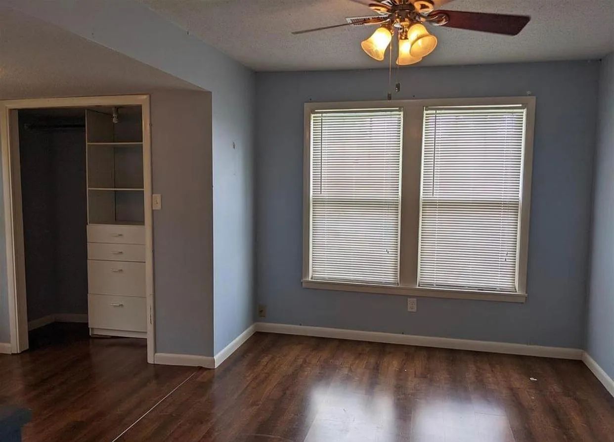 1405 Pierce Ave — Photo 3