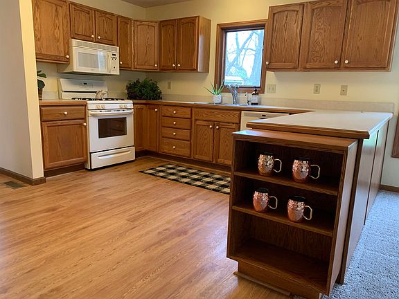 5th image of 23491 Broadwood Dr