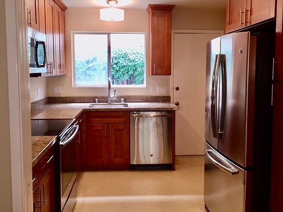 3rd image of 290 Waverley St #3