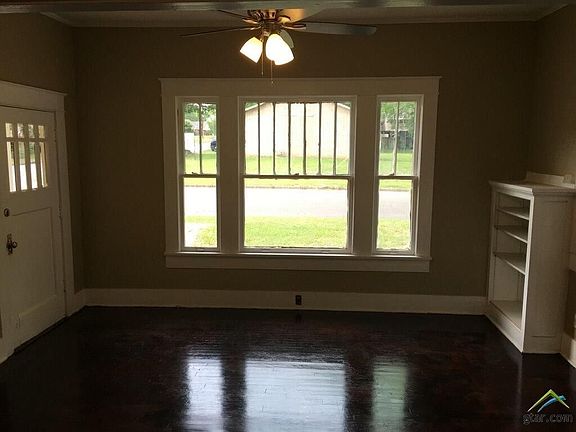 520 W 24th Livingroom