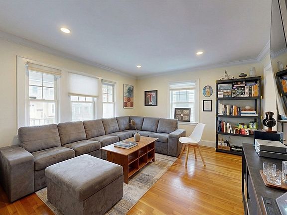 3rd image of 14 Bothwell Rd