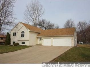 567 Chippewa Trl, Lino Lakes, MN 55014
