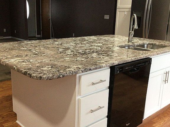 5’x8’ island with storage