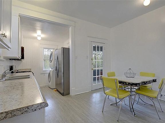 Kitchen/Breakfast Nook