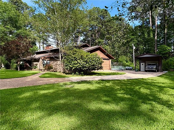 2nd image of 1765 Hollyhill Dr