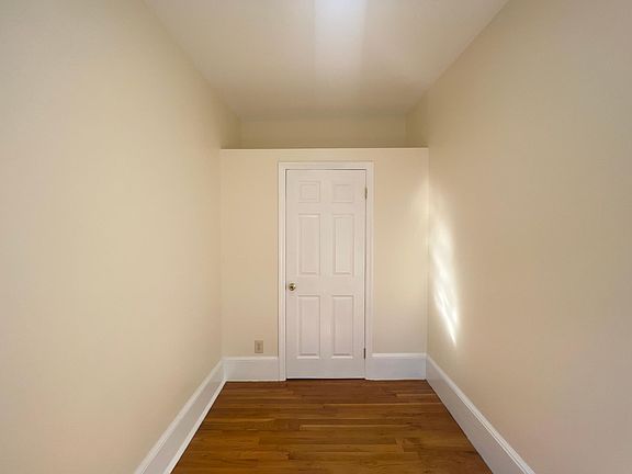 5th image of 15 Erie St APT 3