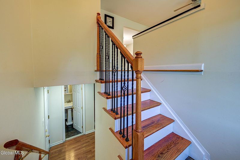 4th image of 109 Terrace Avenue