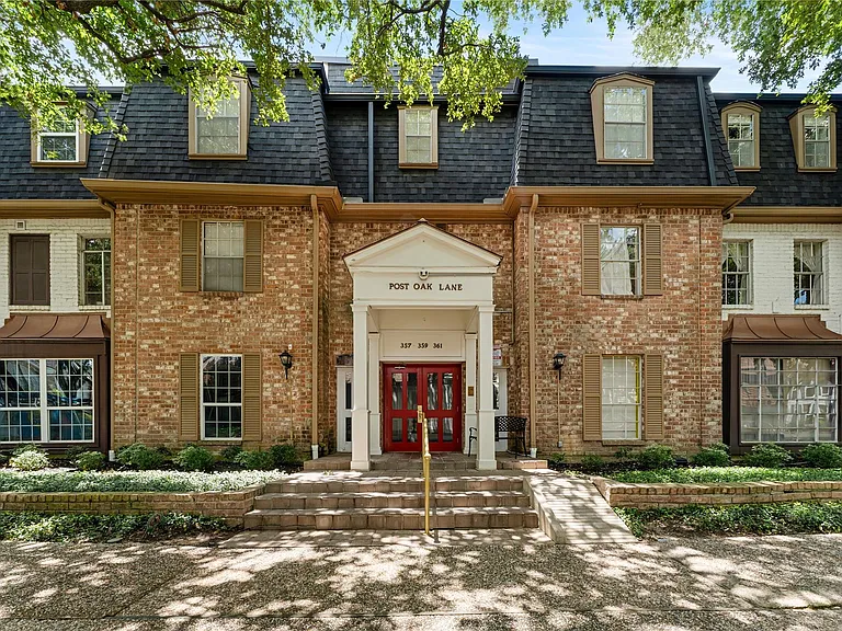 359 N Post Oak Ln #127 — Photo 2