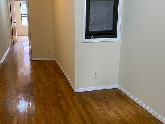 4th image of 421 W 45th St