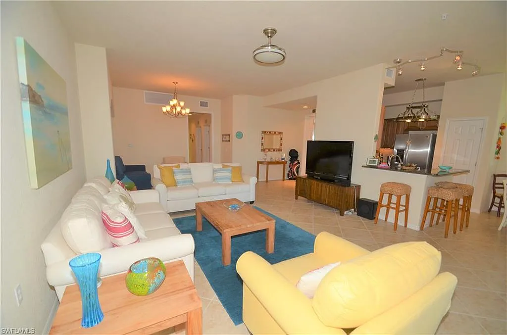 3 bed, 2.0 bath, 1883 sqft, $7,500 — Photo 4