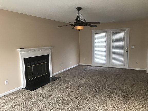 Living room w/ fireplace