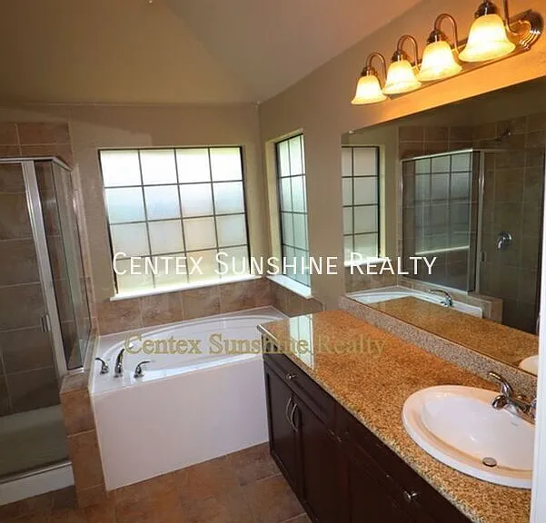 3303 Castleton Dr — Photo 3