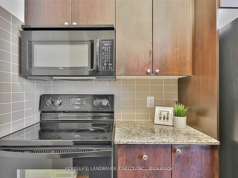 181 Village Green Sq #2819 — Photo 11