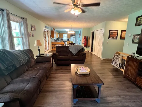 31 Patterson Ln, Pleasant Shade, TN 37145