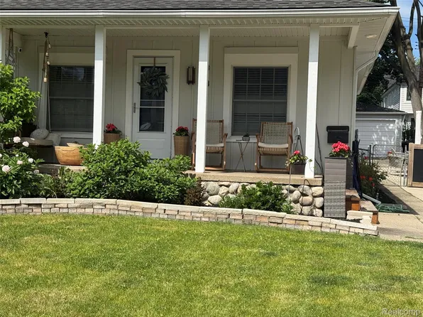 313 N Castell Ave, Rochester, MI 48307