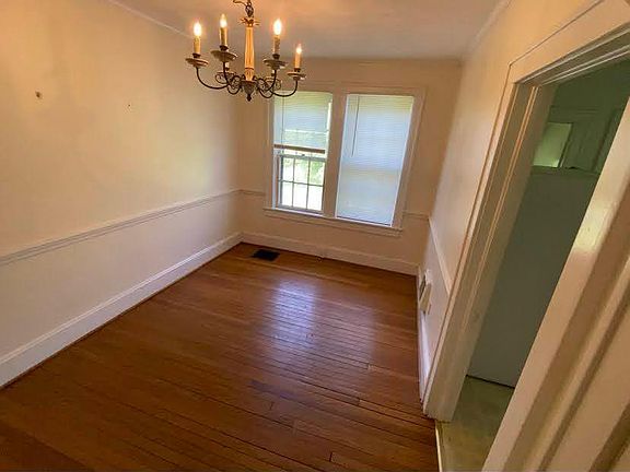 2nd image of 812 Oak St