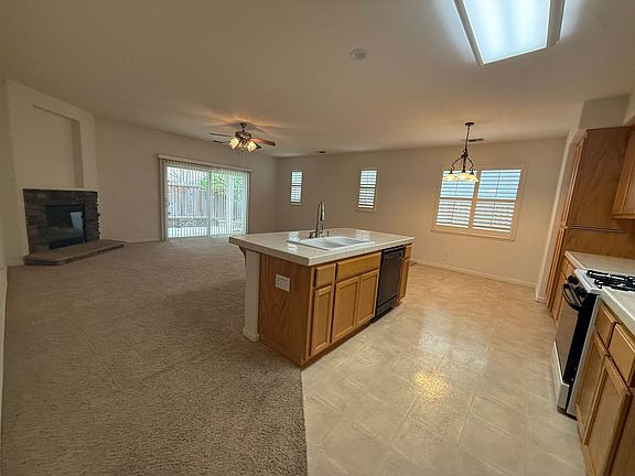 4th image of 1025 Plumas Ct