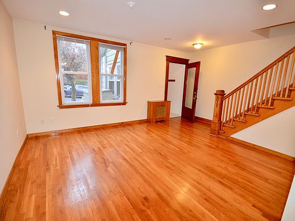 4th image of 19 Grant St