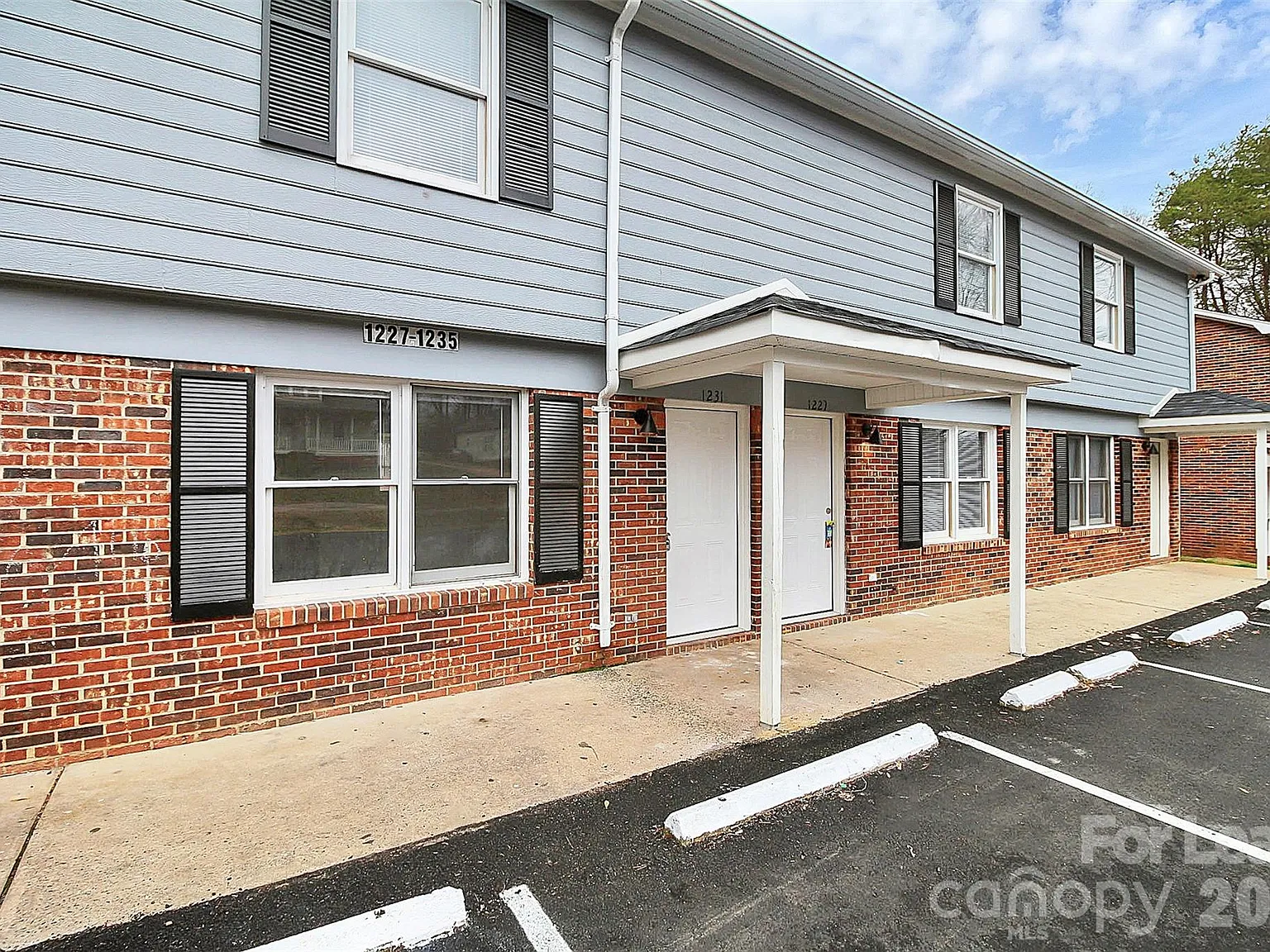 2 bed, 1.5 bath, 805 sqft, $1,150 — Photo 1