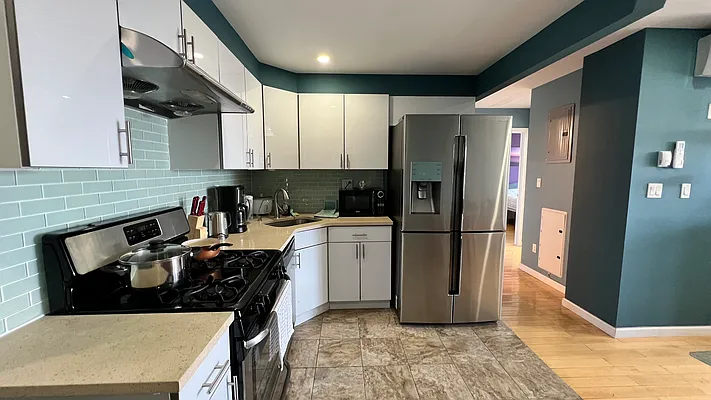 Rented by Project Queens LLC | media 37