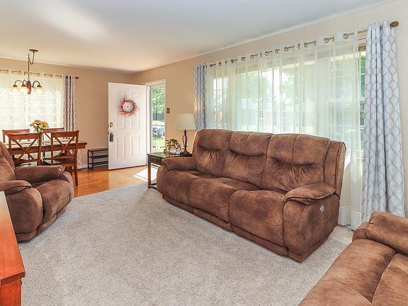 3rd image of 8121 Wanda Ave