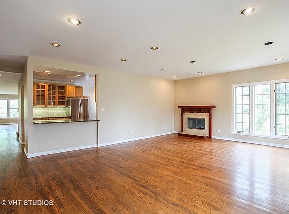 3rd image of 321 Beverly Dr