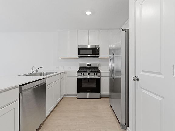 5th image of 1603 Golden Iris Dr