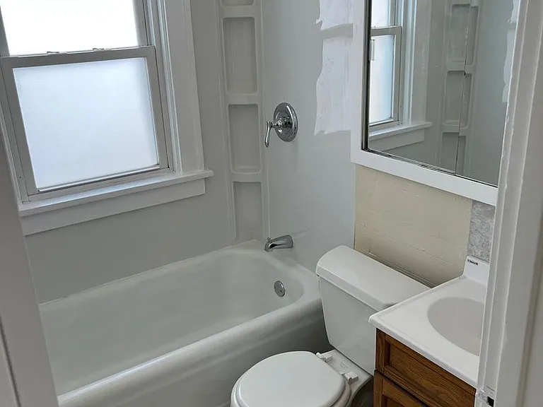 1917 S Duluth Ave — Photo 18
