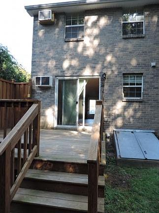 4th image of 100 Fieldstone Dr #100